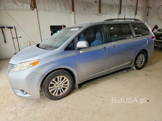 TOYOTA SIENNA XLE 8-PASSENGER