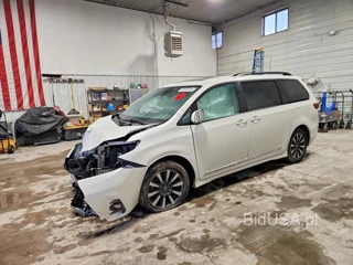 TOYOTA SIENNA XLE 7-PASSENGER