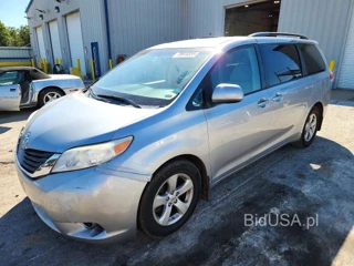 TOYOTA SIENNA LE