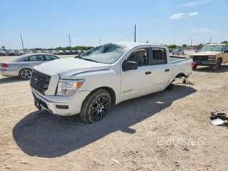 NISSAN TITAN SV