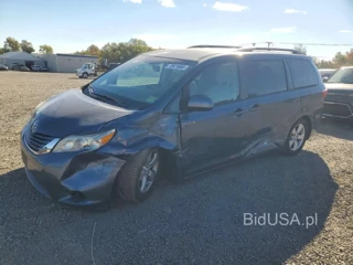 TOYOTA SIENNA LE