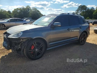PORSCHE CAYENNE GTS
