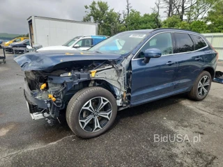 VOLVO XC60 B5 MOMENTUM