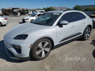 PORSCHE MACAN 4