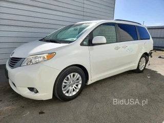 TOYOTA SIENNA XLE 8-PASSENGER