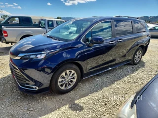 TOYOTA SIENNA XLE