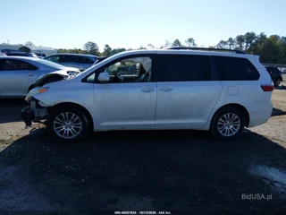 TOYOTA TOYOTA SIENNA XLE PREMIUM 8 PASSENGER