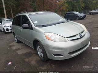 TOYOTA TOYOTA SIENNA CE