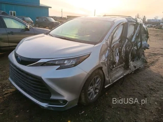 TOYOTA SIENNA XLE 7-PASSENGER