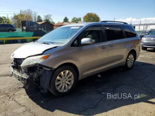 TOYOTA SIENNA XLE 7-PASSENGER