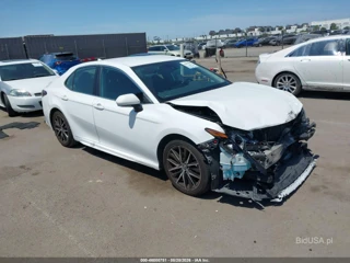 TOYOTA TOYOTA CAMRY SE