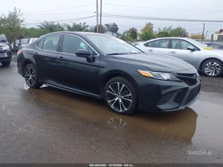 TOYOTA TOYOTA CAMRY SE