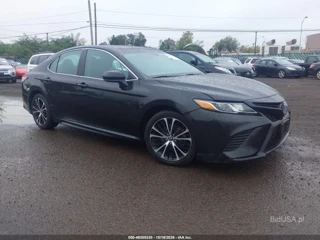 TOYOTA TOYOTA CAMRY SE