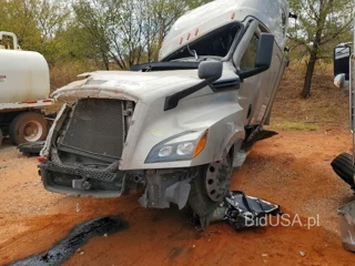 FREIGHTLINER CASCADIA 126