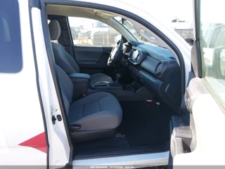 TOYOTA TOYOTA TACOMA SR