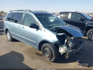 TOYOTA TOYOTA SIENNA LE