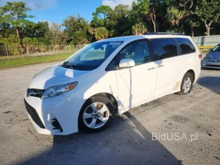 TOYOTA SIENNA LE