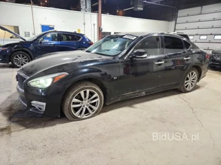 INFINITI Q70 3.7