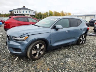 VOLVO XC40 T5 MOMENTUM