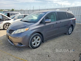 TOYOTA SIENNA LE