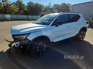 VOLVO XC40 PLUS