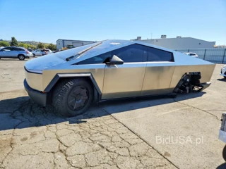 TESLA CYBERTRUCK