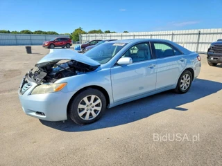 TOYOTA CAMRY XLE V6