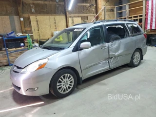 TOYOTA SIENNA XLE