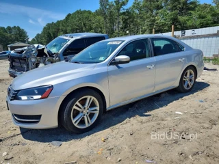 VOLKSWAGEN PASSAT SE