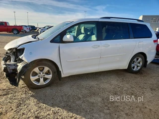 TOYOTA SIENNA LE