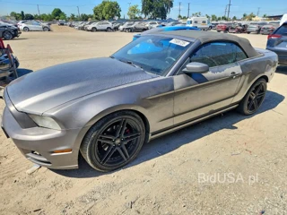 FORD MUSTANG V6 CONVERTIBLE