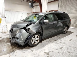 TOYOTA SIENNA LE