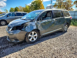TOYOTA SIENNA LE