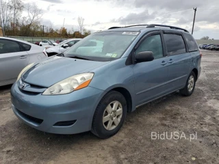 TOYOTA SIENNA LE 7-PASSENGER