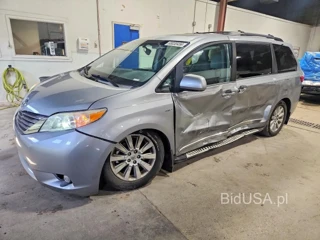 TOYOTA SIENNA XLE 7-PASSENGER