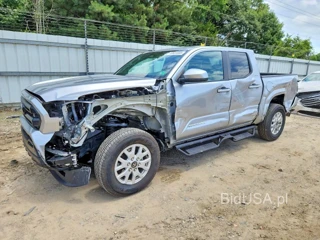 TOYOTA TACOMA SR5