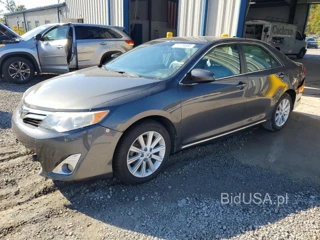 TOYOTA CAMRY XLE V6