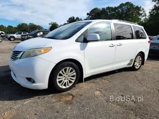 TOYOTA SIENNA XLE 8-PASSENGER