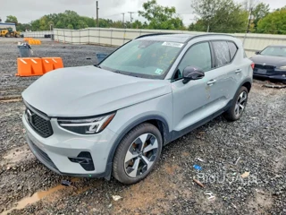 VOLVO XC40 PLUS