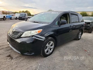 TOYOTA SIENNA LE