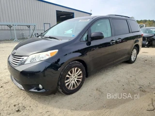 TOYOTA SIENNA XLE 8-PASSENGER