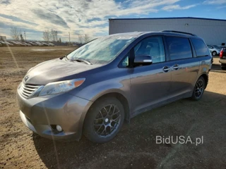 TOYOTA SIENNA XLE