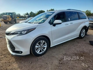 TOYOTA SIENNA XLE 7-PASSENGER