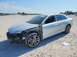 VOLKSWAGEN PASSAT R-LINE