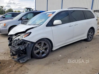 TOYOTA SIENNA SE