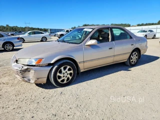TOYOTA CAMRY XLE V6