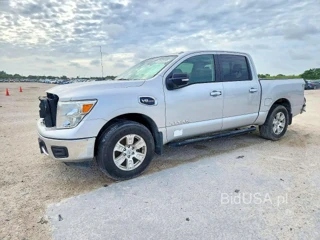 NISSAN TITAN SV
