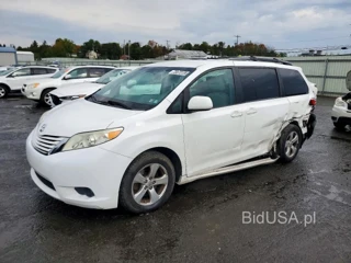 TOYOTA SIENNA LE