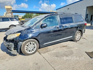TOYOTA SIENNA XLE 8-PASSENGER