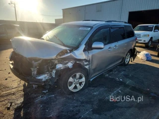 TOYOTA SIENNA LE